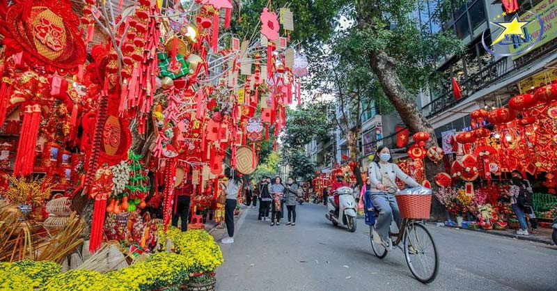 Top 10+ Địa Điểm Du Lịch Tết Trong Nước - Tết Nguyên Đán 2025 Hấp Dẫn Nhất | Saigon Star Travel Không khí rực rỡ Tết ở Hà Nội