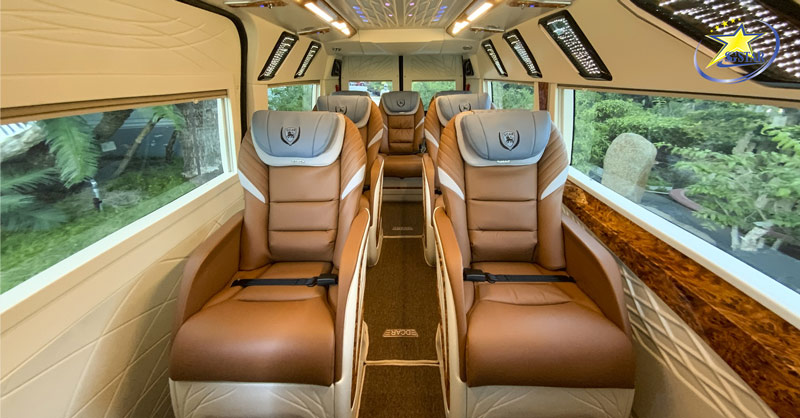 Thuê Xe Limousine 7 Chỗ | Giá Tốt Nhất 2025 | Saigon Star Travel Bên trong xe Limousine 7 chỗ