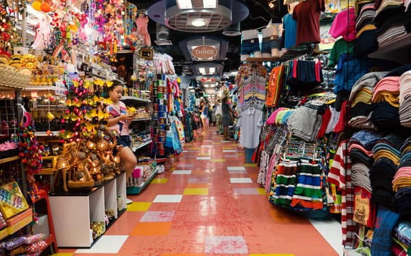 Điểm danh những “thiên đường” mua sắm tại Thái Lan | Saigon Star Travel Nhiều du khách đã chọn những khu mua sắm giá rẻ để mua sắm với chi phí thấp hơn