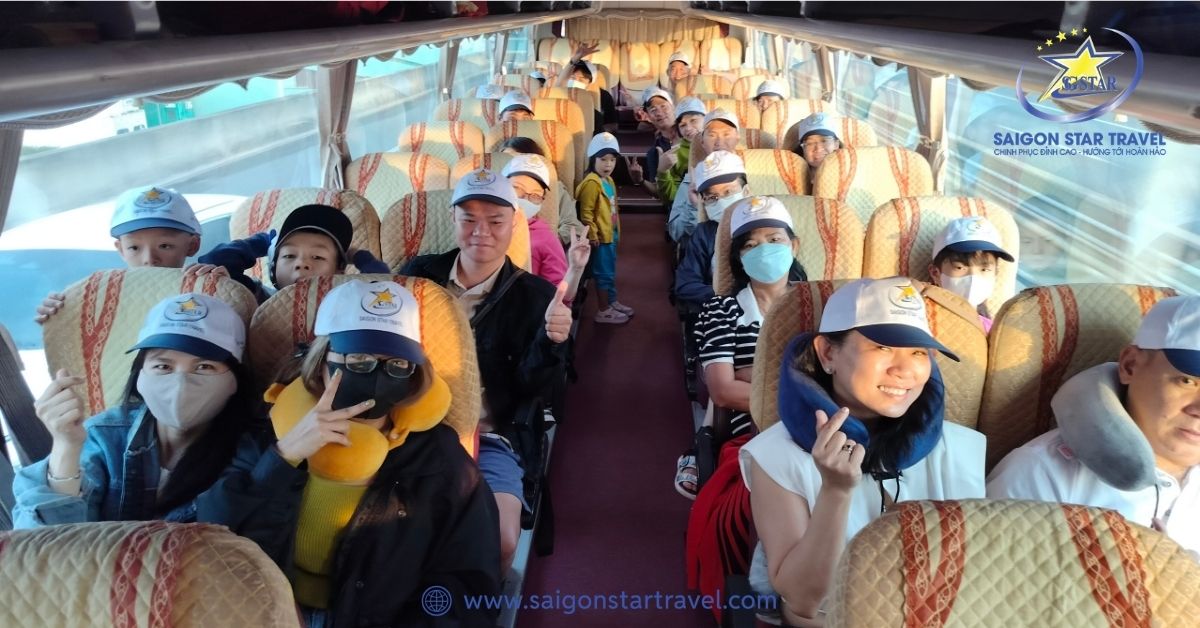 Đoàn khách du lịch Đà Lạt của Saigon Start Travel
