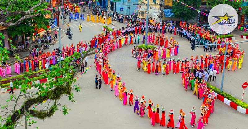 Đoàn người dâng lễ vào ngày giỗ trận Bạch Đằng năm 2021 Đoàn người dâng lễ vào ngày giỗ trận Bạch Đằng năm 2021
