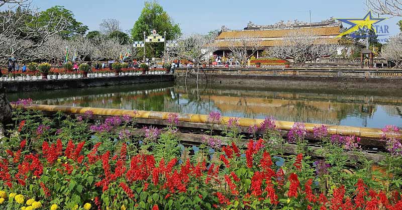 Đôi nét giới thiệu về Kinh thành Huế | Saigon Star Travel Một góc vườn sắc màu ở kinh thành huế