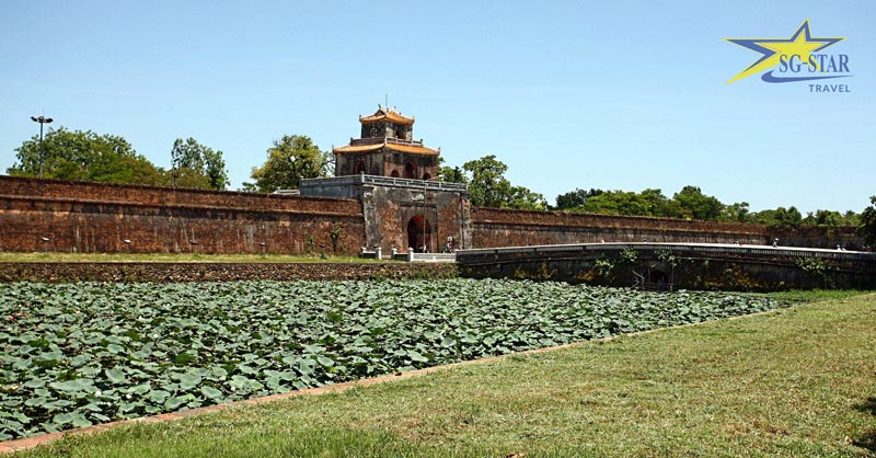 Đôi nét giới thiệu về Kinh thành Huế | Saigon Star Travel Một đoạn Hộ Thành Hào