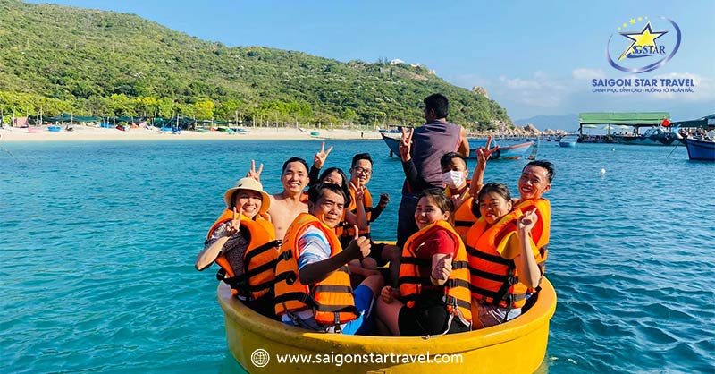 Tour Bình Ba 2 Ngày 1 Đêm | Du Ngoạn Đảo - Tiệc Tôm Hùm | Saigon Star Travel Trải nghiệm Thuyền thúng vui chơi tại Bãi Nhà Cũ