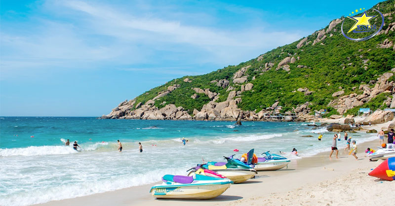 Tour Bình Ba 2 Ngày 1 Đêm | Du Ngoạn Đảo - Tiệc Tôm Hùm | Saigon Star Travel Tắm biển tại Bãi Nồm Bình Ba