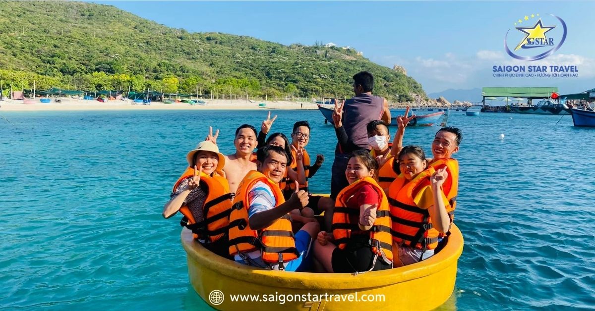 Bãi Nhà Cũ Bình Ba - trải nghiệm thuyền thúng và ngắm san hô - Saigon Star Travel
