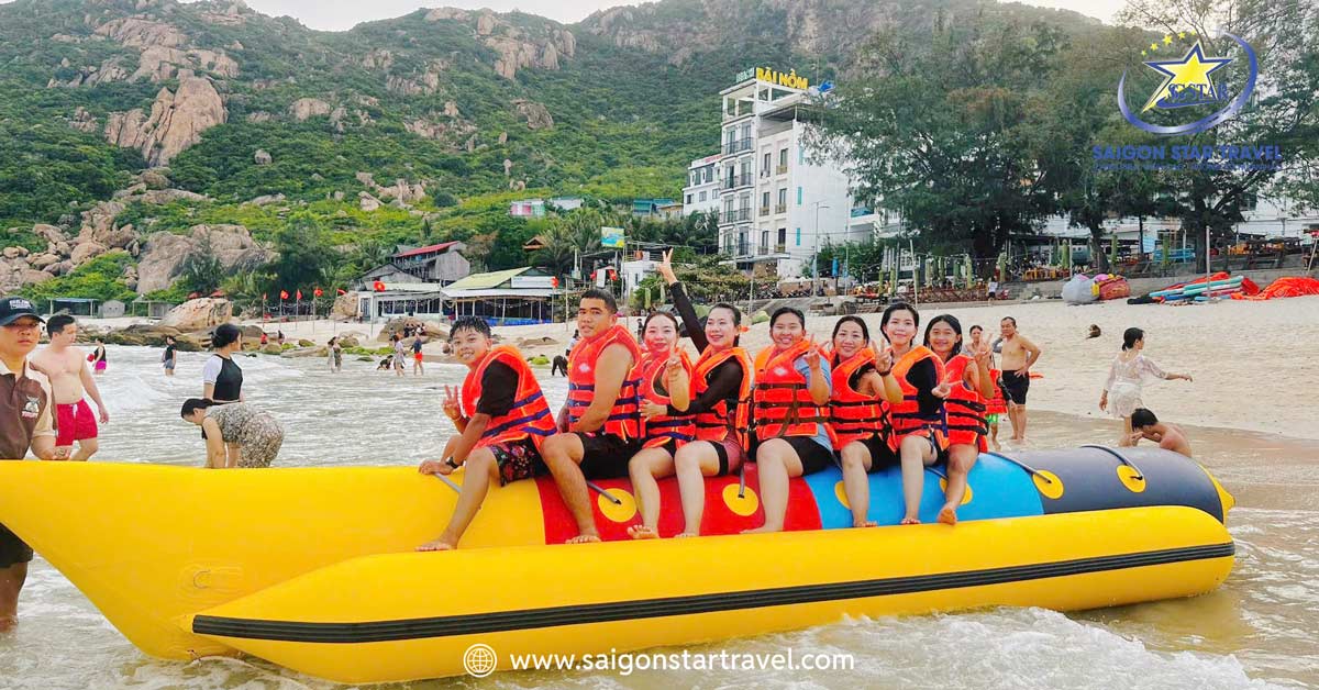 Tour lễ 2/9 đảo Bình Ba 2 ngày 2 đêm – Bãi Nồm | Saigon Star Travel Tắm biển Bãi Nồm trong tour lễ 2/9 đảo Bình Ba 2 ngày 2 đêm