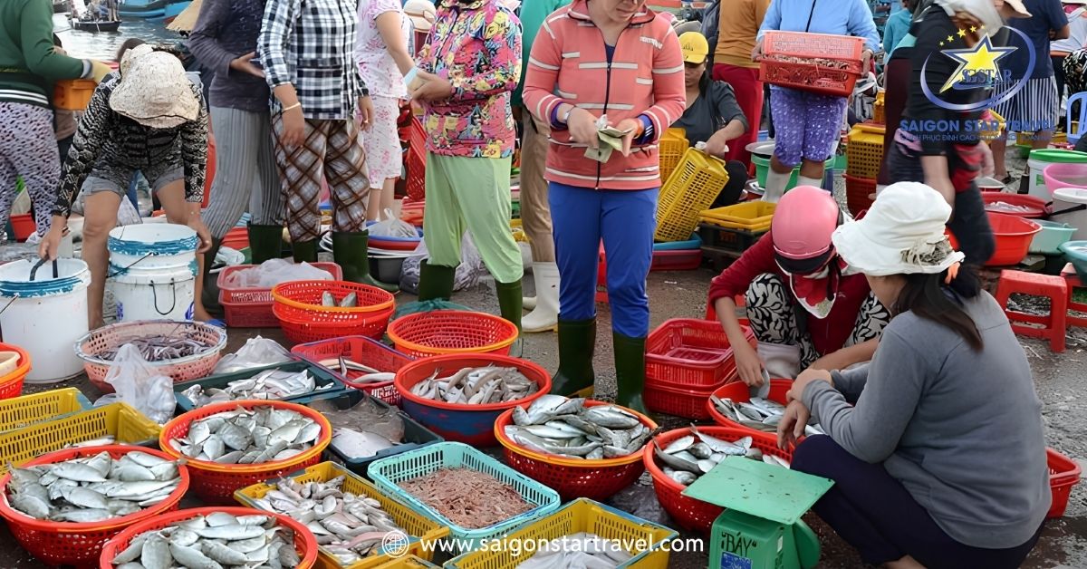 Trải nghiệm mua hải sản tươi ngon tại chợ Lagi