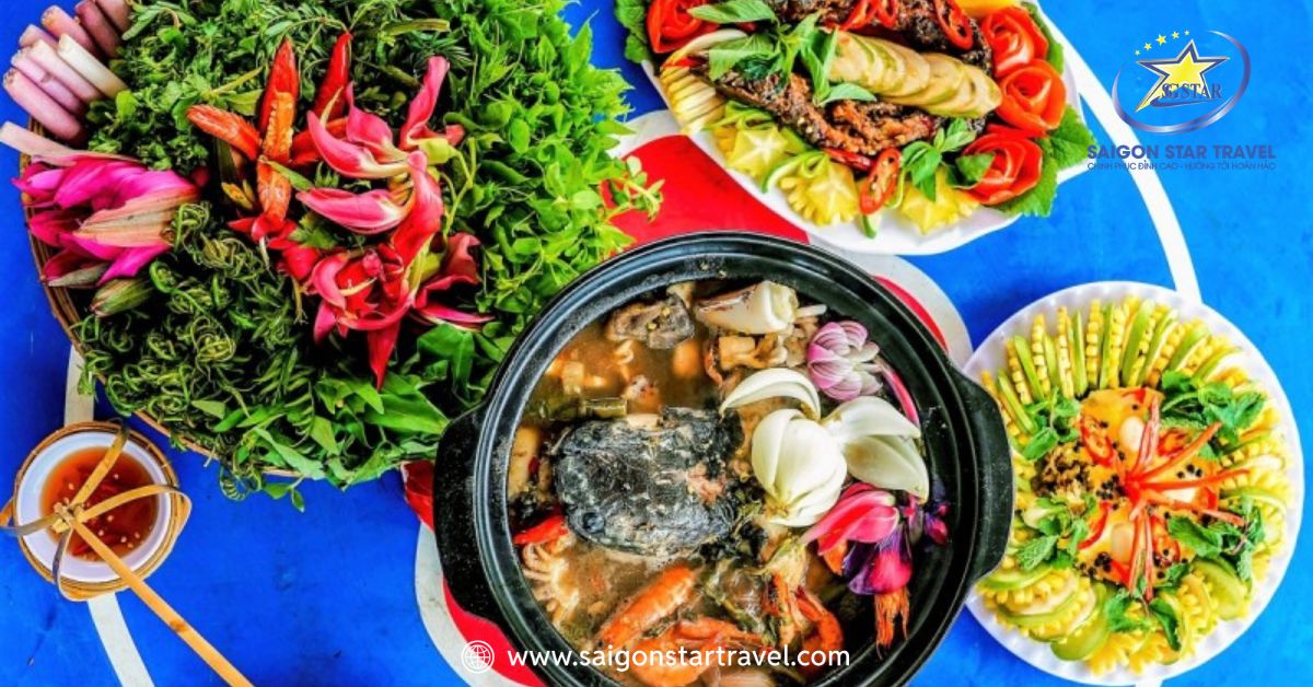 Nồi lẩu mắm U Minh đậm đà cùng mâm rau đồng phong phú