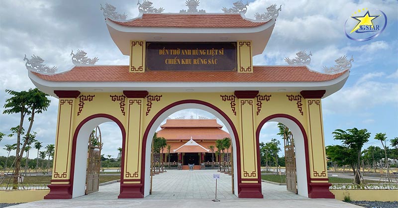 Tham quan Đài tưởng niệm các Anh hùng Rừng Sác