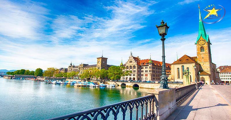 Tour Đức Pháp Thụy Sĩ 9 Ngày 8 Đêm | Khám phá Châu Âu Trọn Gói | Saigon Star Travel Quang cảnh nên thơ gần nhà thờ Fraumunster ở Zurich, Thụy Sĩ