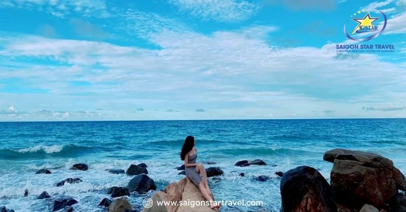 Chụp ảnh lưu niệm tại Bãi Nhát | Tour Côn Đảo 3 Ngày 2 Đêm