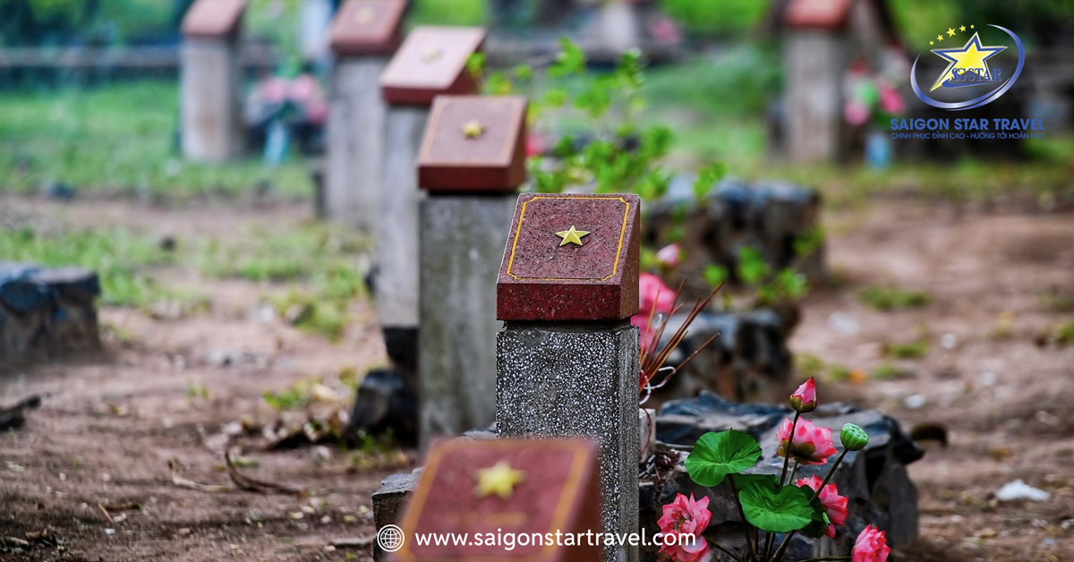 Các bia mộ tại Nghĩa trang Hàng Dương