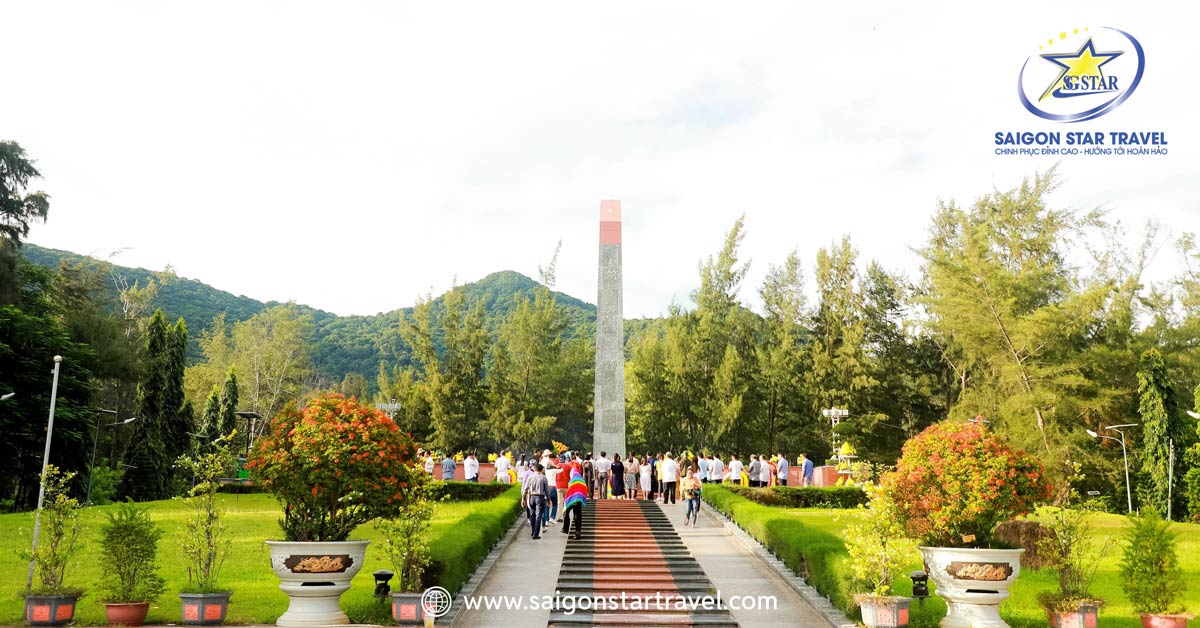 Đài tưởng niệm tại Nghĩa trang Hàng Dương Côn Đảo