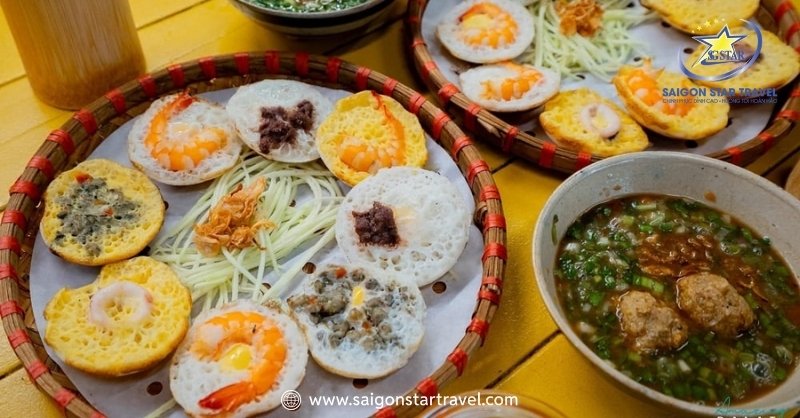TOP 11 Bánh Căn Đà Lạt Ngon Nhức Nách Nên Thử 1 Lần | Saigon Star Travel Bánh Căn Hải Sản Đà Lạt nhiều topping