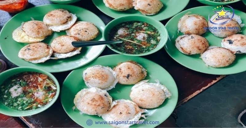 TOP 11 Bánh Căn Đà Lạt Ngon Nhức Nách Nên Thử 1 Lần | Saigon Star Travel Bánh Căn Xíu Mại Gốc Cây Bơ cho bữa sáng thêm no