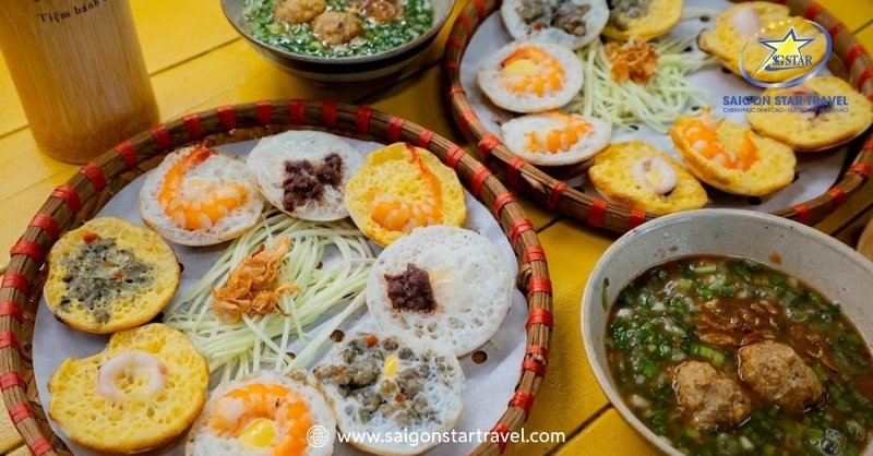 Đà Lạt Tháng 3 Có Gì Chơi Và Những Điều Hấp Dẫn? | Saigon Star Travel Bánh căn nổi tiếng Đà Lạt