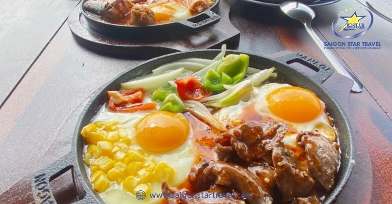 Những Địa Điểm Ăn Sáng Đà Lạt Nhất Định Phải Thử | Saigon Star Travel Bánh Mì Chảo Icolor nằm trong top các điểm ăn sáng ngon ở Đà Lạt