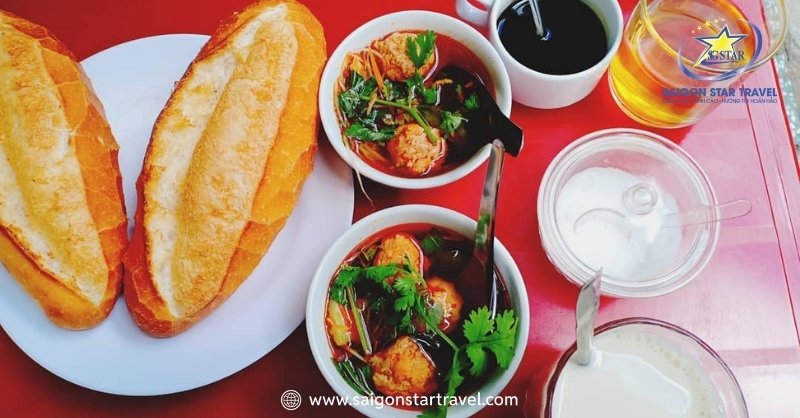 Bánh Mì Xíu Mại Đà Lạt - Hương Vị Tuyệt Vời Không Thể Bỏ Lỡ | Saigon Star Travel Bánh Mì Xíu Mại Cô Hồng Ngon Quên Lối Về