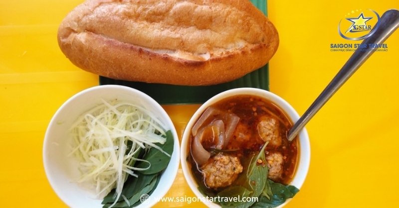 Đà Lạt Tháng 3 Có Gì Chơi Và Những Điều Hấp Dẫn? | Saigon Star Travel Bánh mì xá xíu đậm chất Đà Lạt