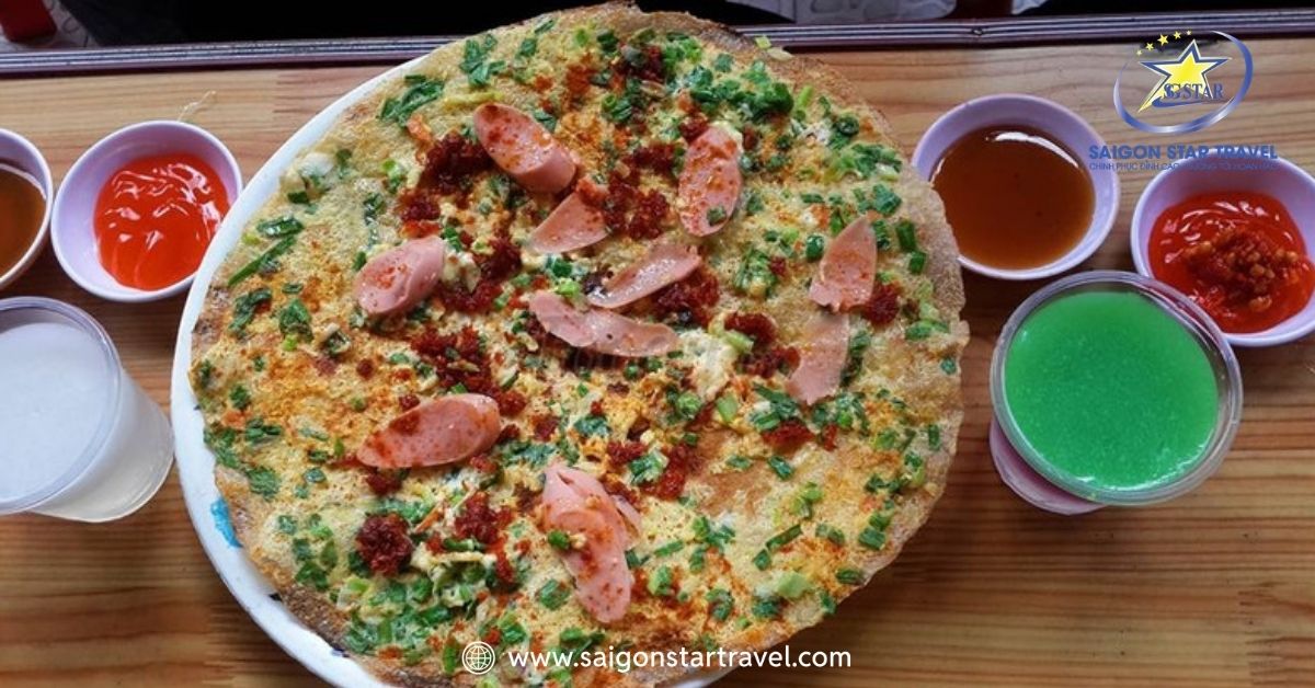 Bánh tráng nướng Cô Hoa Đà Lạt giòn tan, trứng lòng đào