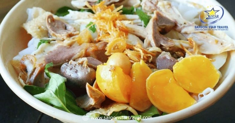 Ăn Gì Ở Đà Lạt? Bật Mí Những Món Ngon Đà Lạt Xuất Sắc | Saigon Star Travel Đà Lạt ăn gì? Bánh ướt lòng gà ngon tuyệt vời