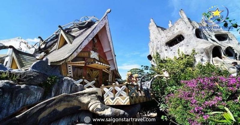 Du Lịch Đà Lạt Mùa Mưa Và Mẹo Vui Chơi Bất Chấp Thời Tiết | Saigon Star Travel Căn biệt thự kỳ quái có một không hai ở Đà Lạt