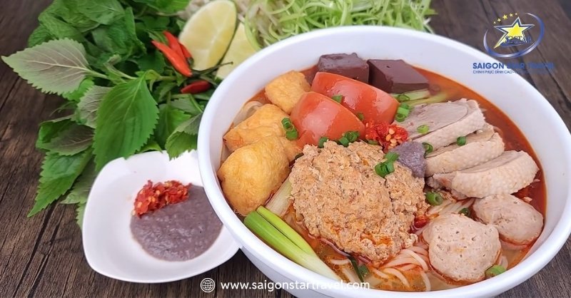 Du Lịch Đà Lạt Mùa Xuân – Khám Phá Đà Lạt Tràn Sức Sống | Saigon Star Travel Bún Riêu Nguyễn Văn Trỗi ngon, nổi tiếng tại Đà Lạt