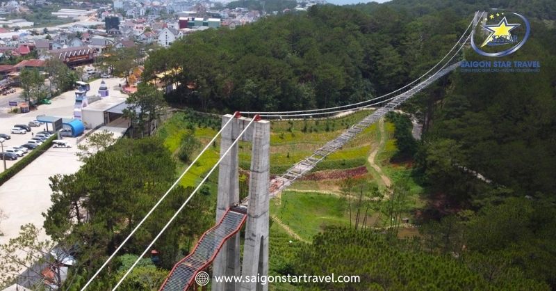 Bước Trên Mây Tại Cầu Kính Đà Lạt Với Góc Nhìn Mới | Saigon Star Travel Mỗi bước chân trên cầu kính là một trải nghiệm mới lạ