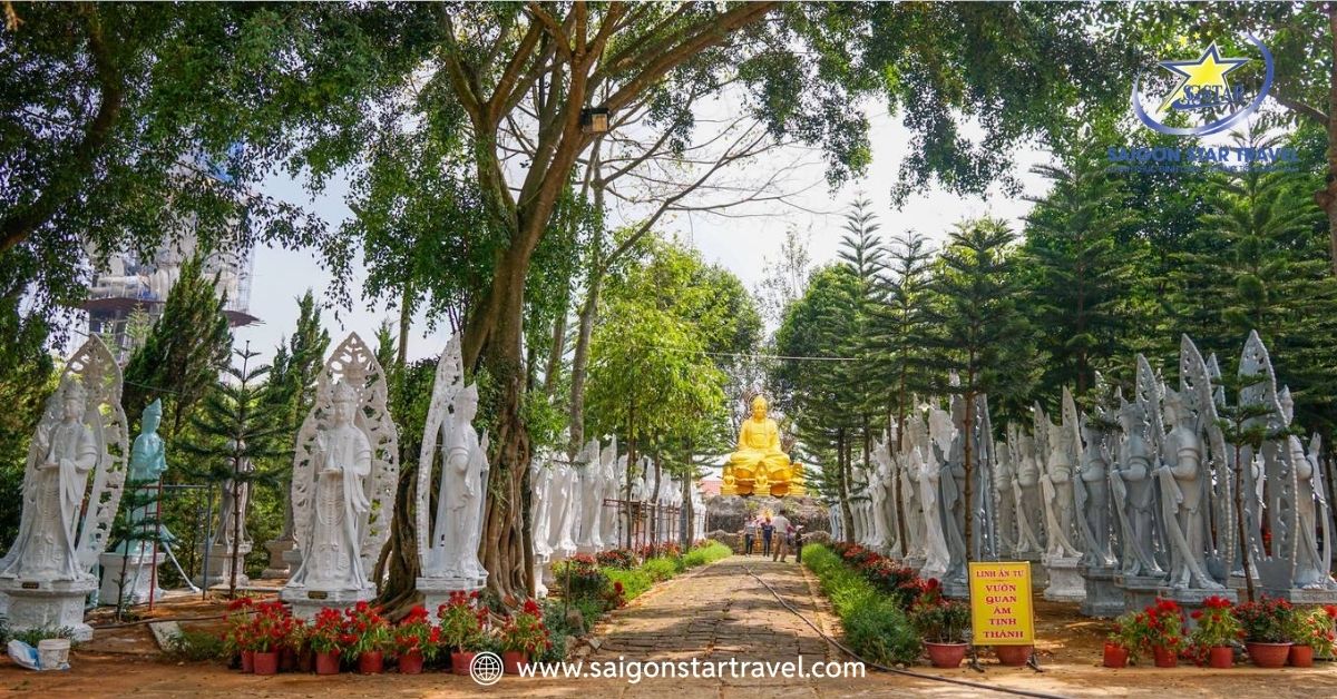 Khuôn viên chùa Linh Ẩn