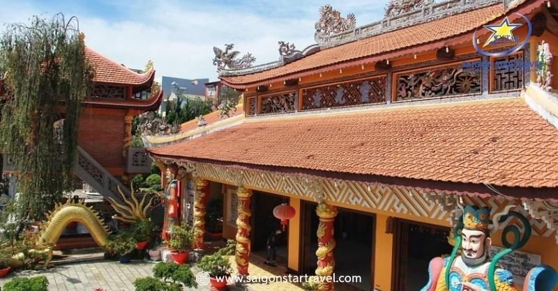 TOP 10 Chùa Ở Đà Lạt Linh Thiêng, Đẹp Nhất Nên Đến Một Lần | Saigon Star Travel Ngôi chùa đầu tiên được xây dựng ở Đà Lạt - Chùa Linh Quang