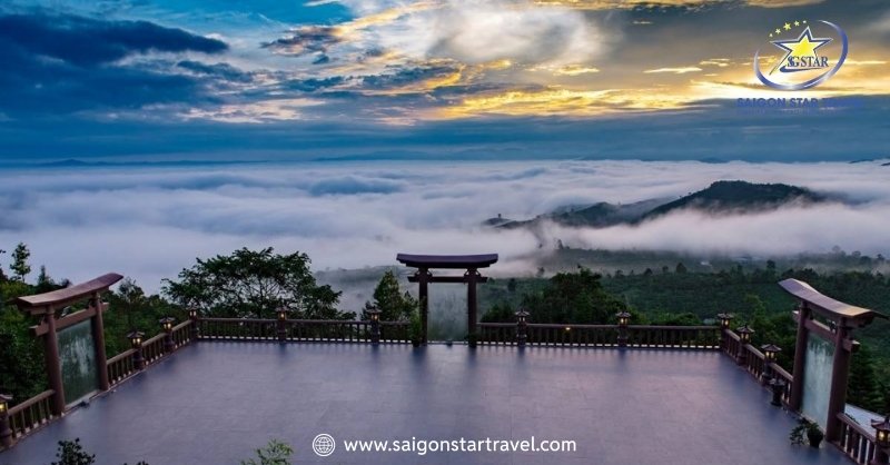 Cổng Trời tại Chùa Linh Quy Pháp Ấn | Tour 10 Chùa Bảo Lộc