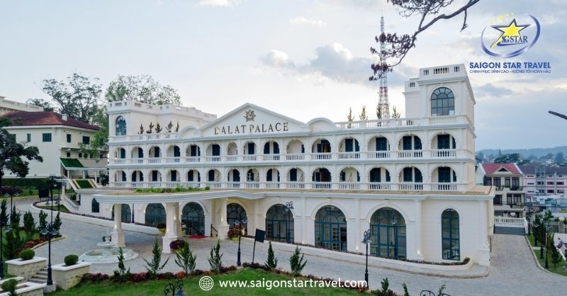 XQ Đà Lạt Sử Quán - Ngôi Làng Tranh Thêu Mê Mẩn Du Khách | Saigon Star Travel Khách sạn 5 sao Dalat Palace Heritage