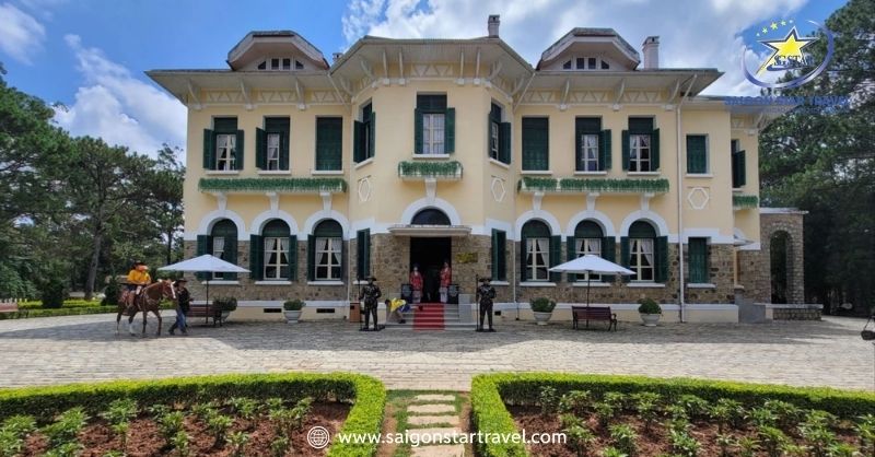 Dinh Bảo Đại - Vẻ Đẹp Hoàng Gia Kiến Trúc Pháp Giữa Đà Lạt | Saigon Star Travel Dinh I Bảo Đại nằm trên một ngọn đồi thơ mộng