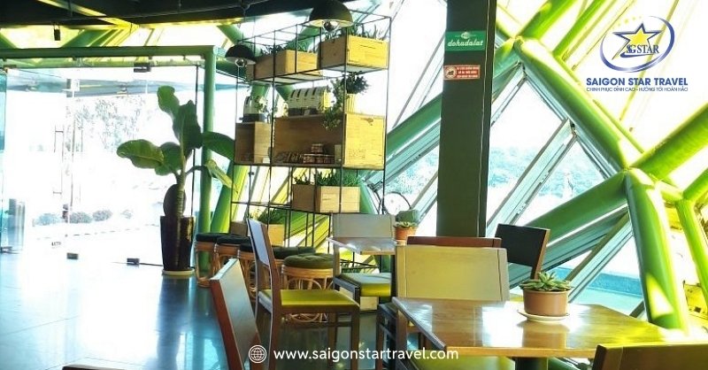 Đà Lạt Tháng 6 - Khám Phá Thành Phố Lãng Mạn Mùa Mưa | Saigon Star Travel Không gian bên trong quán Doha Cafe - Đà Lạt tháng 6 có mưa không
