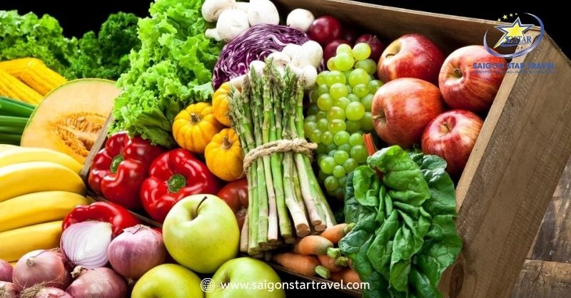 Tìm Hiểu Chợ Nông Sản Đà Lạt - Điểm Đến Không Thể Bỏ Qua | Saigon Star Travel Chợ rau củ quả của Đà Lạt cũng có những đặc tính khá giống với một số nơi khác ở Việt Nam