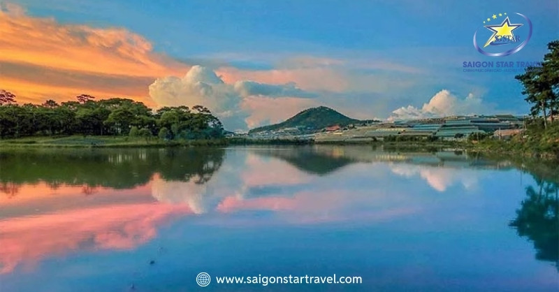 Danh Lam Thắng Cảnh Đà Lạt – Nên Đi Đâu Cho Bõ Công? | Saigon Star Travel Hồ Than Thở gắn liền với thắng cảnh đồi thông hai mộ
