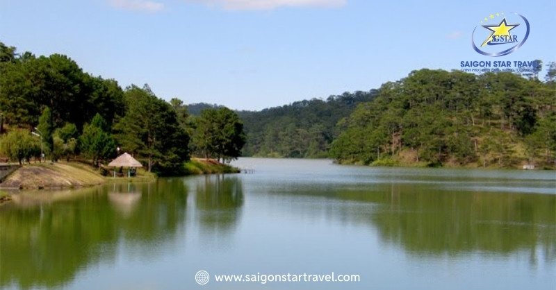 Khám Phá Hồ Suối Vàng Đà Lạt - Vẻ Đẹp Tiên Cảnh Có 102 | Saigon Star Travel Sự kết hợp đa màu sắc chỉ có tại khu du lịch Suối Vàng