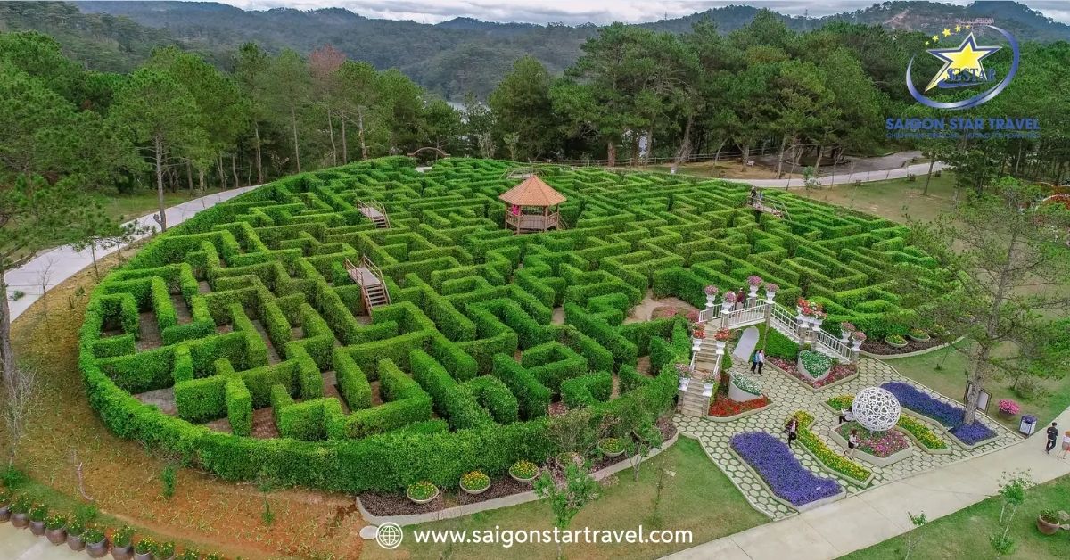 Khám phá mê cung hình trái tim giữa không gian xanh của Thung lũng Tình yêu