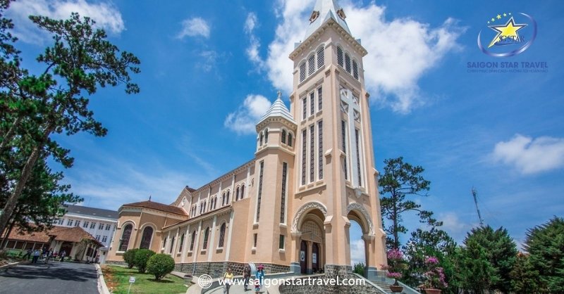 TOP 8 Những Nhà Thờ Đà Lạt Tuyệt Đẹp, Có Kiến Trúc Độc Lạ | Saigon Star Travel Nhà thờ Con Gà đẹp như tranh vẽ