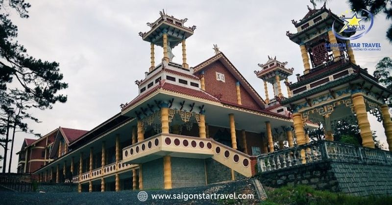 TOP 8 Những Nhà Thờ Đà Lạt Tuyệt Đẹp, Có Kiến Trúc Độc Lạ | Saigon Star Travel Nhà thờ Du Sinh sở hữu tầm nhìn tuyệt đẹp
