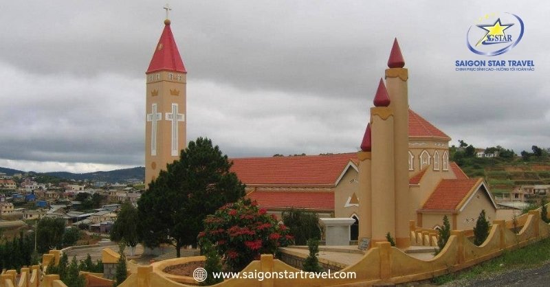 TOP 8 Những Nhà Thờ Đà Lạt Tuyệt Đẹp, Có Kiến Trúc Độc Lạ | Saigon Star Travel Toàn cảnh Nhà thờ Thánh Mẫu ở Đà Lạt