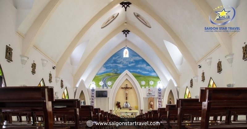 TOP 8 Những Nhà Thờ Đà Lạt Tuyệt Đẹp, Có Kiến Trúc Độc Lạ | Saigon Star Travel Nhà thờ Thánh Tâm - Nhà thờ Đà Lạt giờ lễ ngày thường 05:00, 17:00