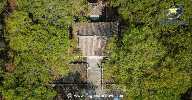 Lăng Mộ Nguyễn Hữu Hào – Công Trình Mang Hơi Thở Huế | Saigon Star Travel Có thể đến Lăng Mộ Quận Công Nguyễn Hữu Hào bằng xe máy, ô tô, taxi