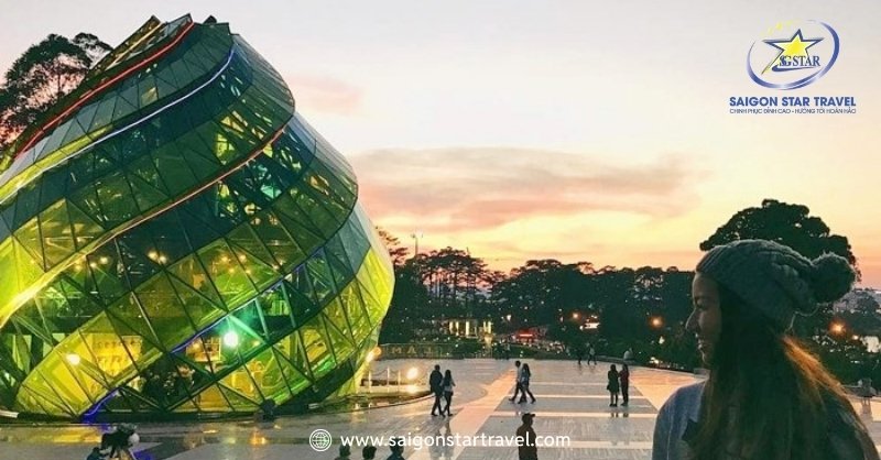 Đà Lạt Tháng 3 Có Gì Chơi Và Những Điều Hấp Dẫn? | Saigon Star Travel Đà Lạt tháng 3 có gì đẹp? - Đi dạo và chụp hình ở Quảng Trường Lâm Viên