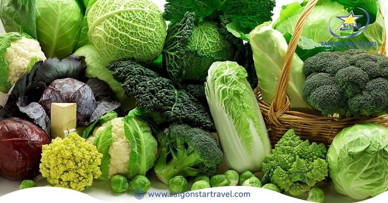 Tìm Hiểu Chợ Nông Sản Đà Lạt - Điểm Đến Không Thể Bỏ Qua | Saigon Star Travel Rau xanh ở Đà Lạt luôn giữ được độ tươi ngon, giòn ngọt và giàu dinh dưỡng.