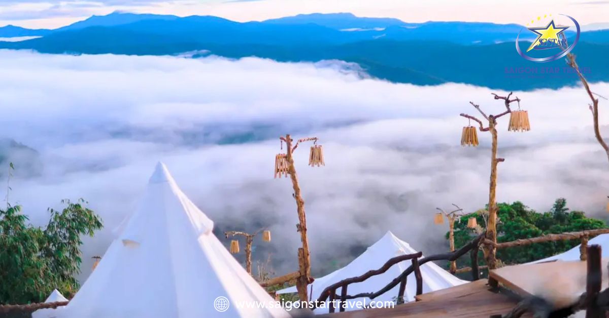 Toàn cảnh khu cắm trại săn mây giữa biển mây Đà Lạt