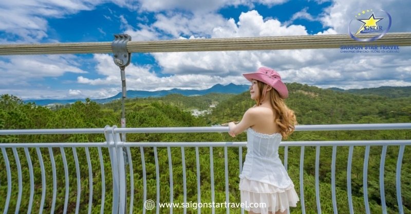 Bước Trên Mây Tại Cầu Kính Đà Lạt Với Góc Nhìn Mới | Saigon Star Travel Sống Ảo Thả Ga Trên Cầu Kính 7D Đà Lạt