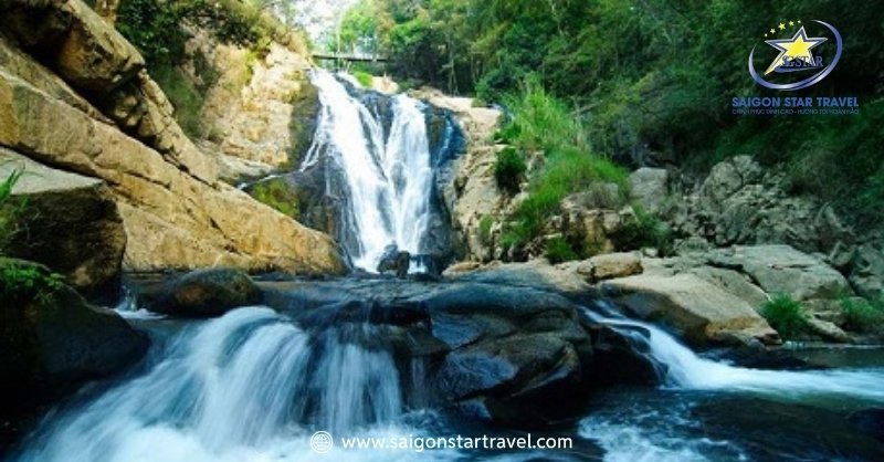 TOP 8 Thác Nước Đà Lạt Nổi Tiếng, Hùng Vĩ, Đẹp Mê Mẩn | Saigon Star Travel Thác Hang Cọp hung dữ tại Đà Lạt