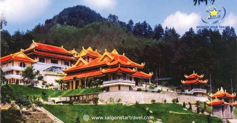 Du Lịch Đà Lạt Tháng Mấy Đẹp Nhất Để Tận Hưởng Trọn Vẹn | Saigon Star Travel Ngôi chùa Thiền Viện Trúc Lâm tại Đà Lạt